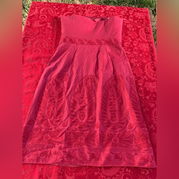 Women's Ann Taylor Strapless Burgundy Dress - Size 2 Cocktail Embroidered‎ - Picture 5 of 6